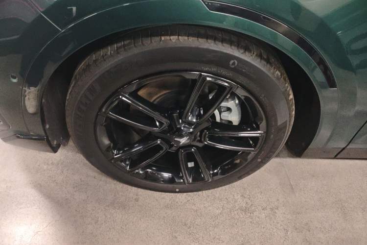 Used VOYAH FREE 2023 Four-Wheel Drive Extended-Range Model with Ultra-Long Range
