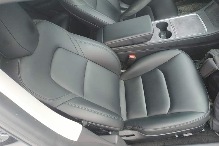 Used Tesla Model 3 2022 Rear-Wheel-Drive Version Right Front Seat