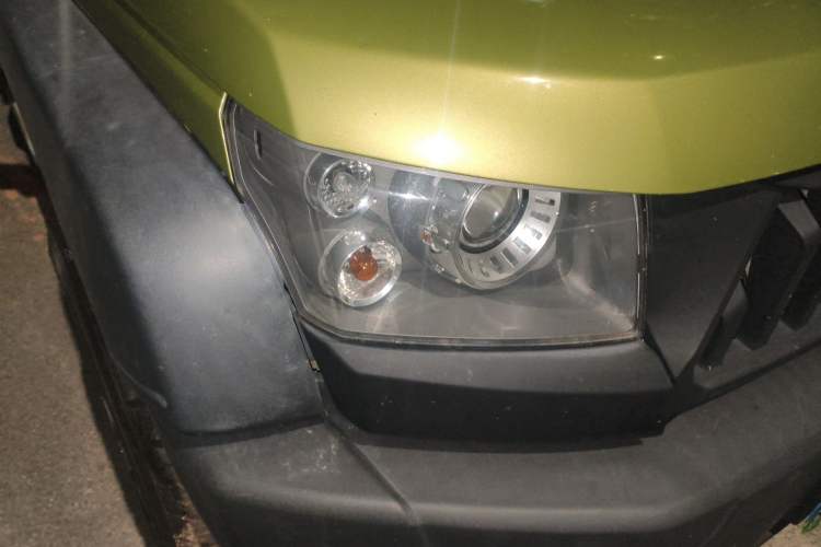 Used BAIC Off-Road BJ40 2016 40L 2.3T Automatic Two-Wheel Drive Prestige Edition Right Front Headlight