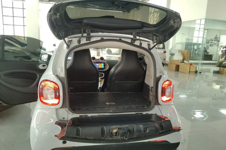 Used smart fortwo 2015 1.0L 52 kW hardtop Dynamic version
