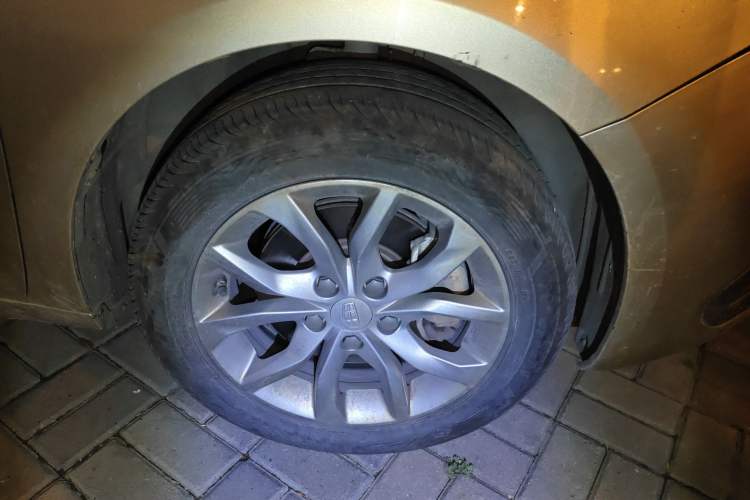 Used Geely Auto Emgrand GL 2017 1.3T DCT Elite Model Right Front Wheel Hub