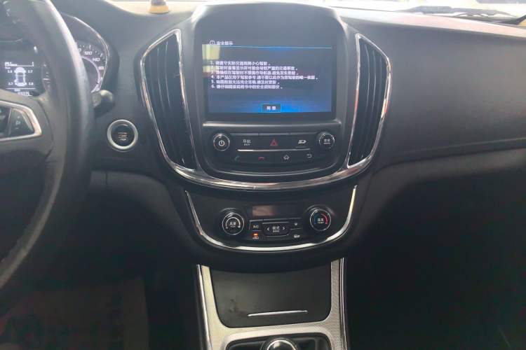 Used Baojun 560 2015 1.8L manual luxury version
