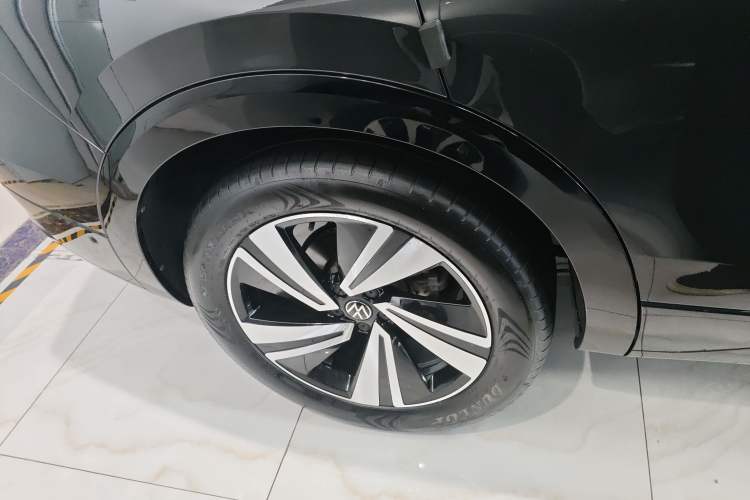Used Volkswagen Tavendor 2024 380TSI All-Wheel Drive R-Line Cruise Edition Right Rear Wheel Hub