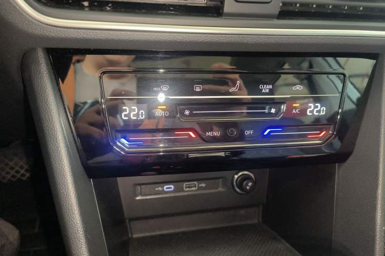 Used Volkswagen Tiguan L 2023 300TSI Automatic Two-Wheel Drive Smart Edition Audio And AC Panel