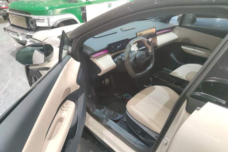 Used Lynk & Co Z20 2025 530 km Range Rear-Wheel Drive Max
