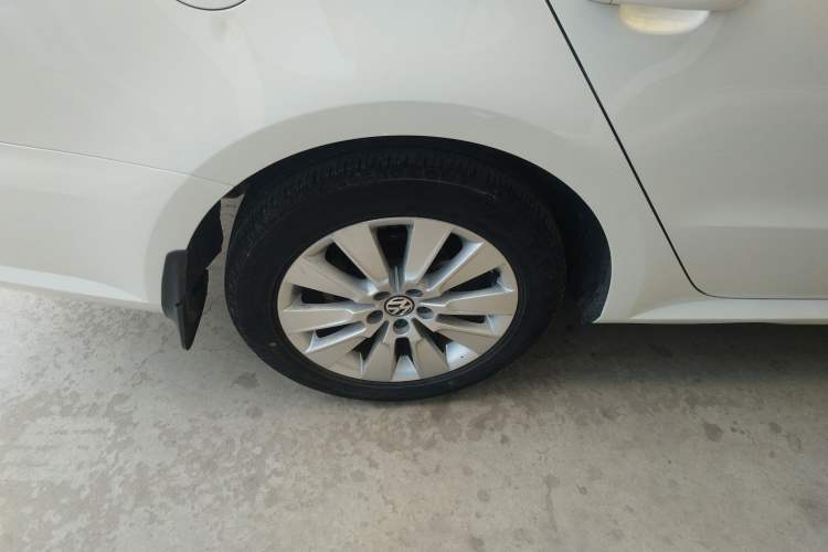 Used Volkswagen Lavida 2013 Restyled Classic 1.6L Automatic Comfort Edition Right Rear Wheel Hub