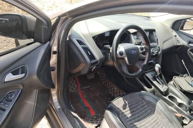 Used Ford Focus 2012 Sedan 1.6L Automatic Fashion Edition
