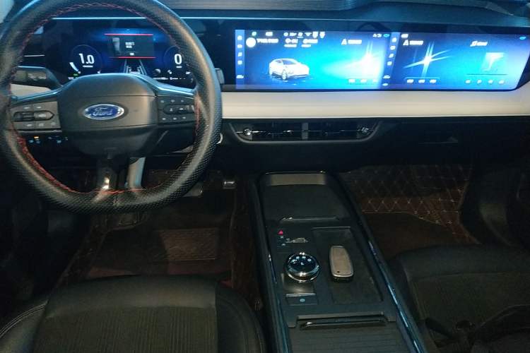 Used Ford EVOS 2022 EcoBoost 245 Style Edition Interior 2