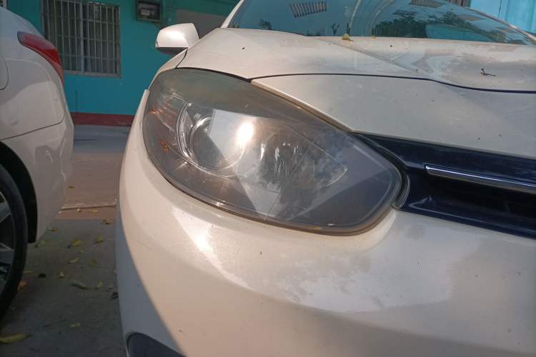 Used Renault Fluence 2015 2.0L Fashion Edition Right Front Headlight