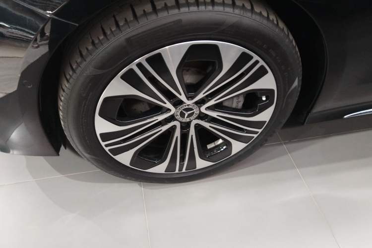 Used Mercedes-Benz E-Class New Energy 2024 E 350 e L Plug-in Hybrid Sedan Left Front Wheel Hub