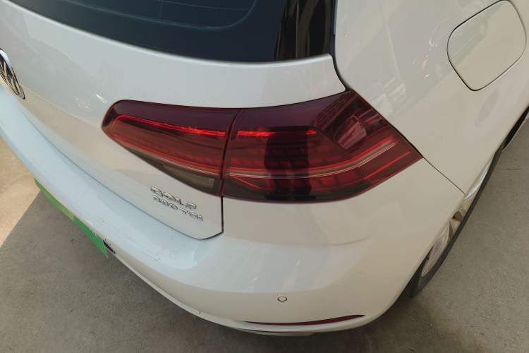 Used Volkswagen Golf 2018 230TSI Automatic Comfort Model Exterior 3