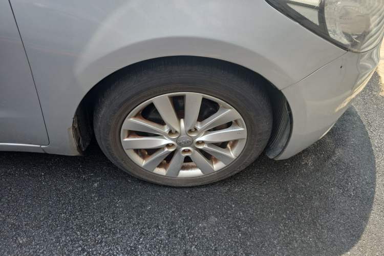 Used Kia K3 2013 1.6L Manual GLS Right Front Wheel Hub