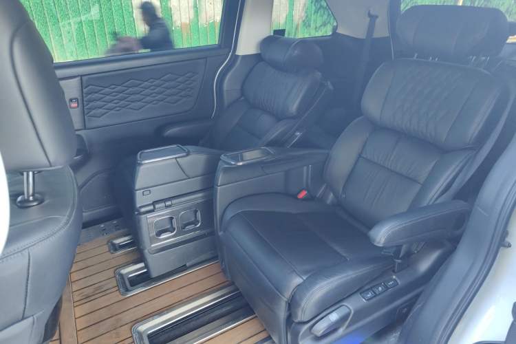 Used Honda Elysion 2022 2.0L eHEV Luxury First Edition Left Rear Seat