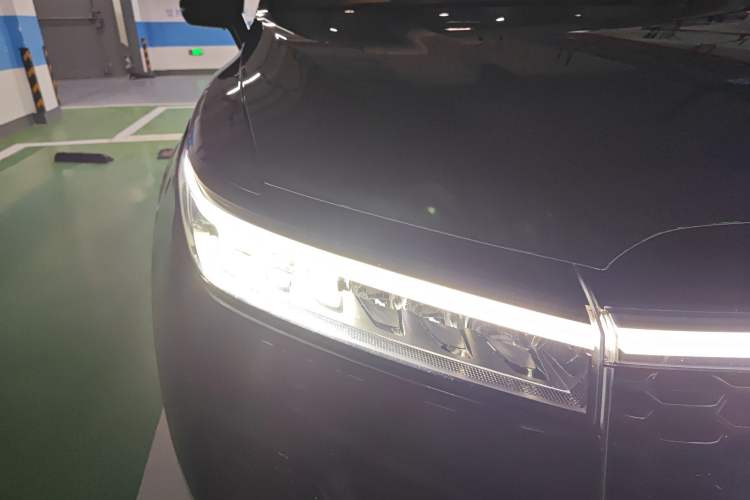 Used Li Auto ONE 2021 Extended-Range 6-Seater Version Right Front Headlight