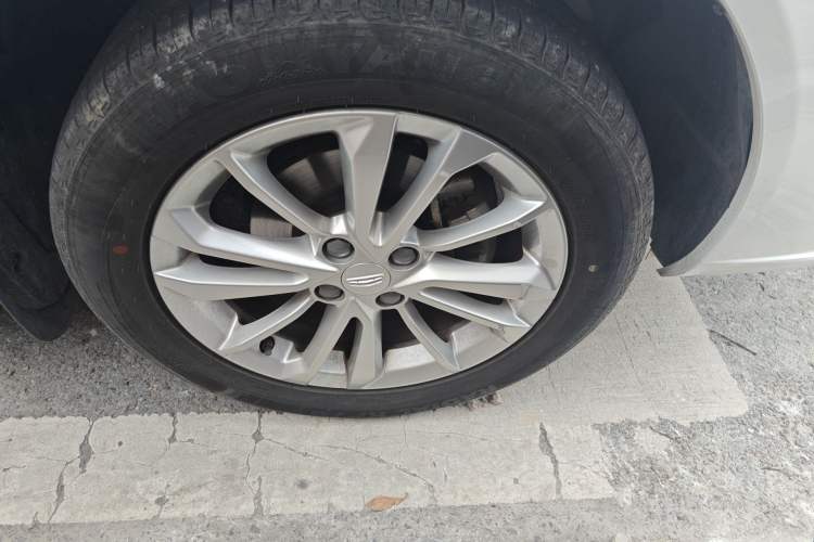 Used Geely Auto Vision 2019 Upgraded Model 1.5L Manual Luxury Version China VI Standard Right Front Wheel Hub