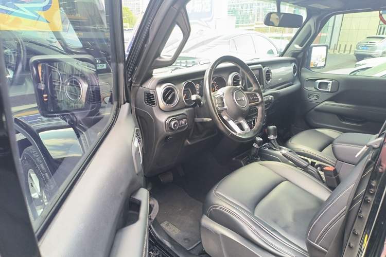 Used Jeep Wrangler 2020 2.0T automatic four-door parallel imported vehicle
