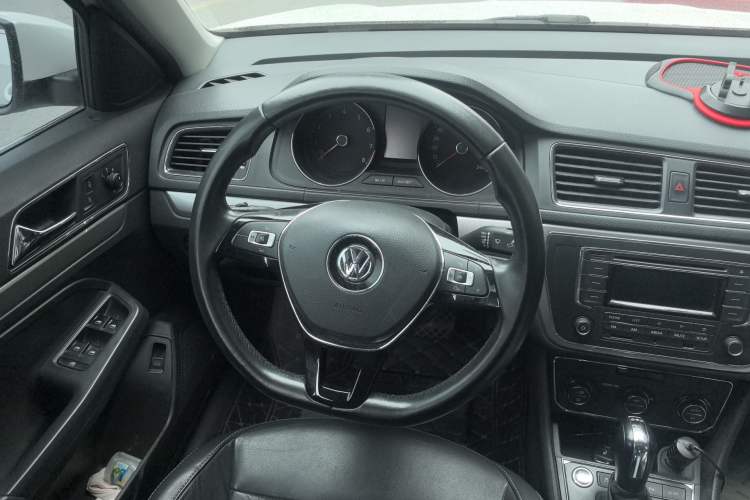 Used Volkswagen Lavida 2017 230TSI DSG Comfort Edition Steering Wheel