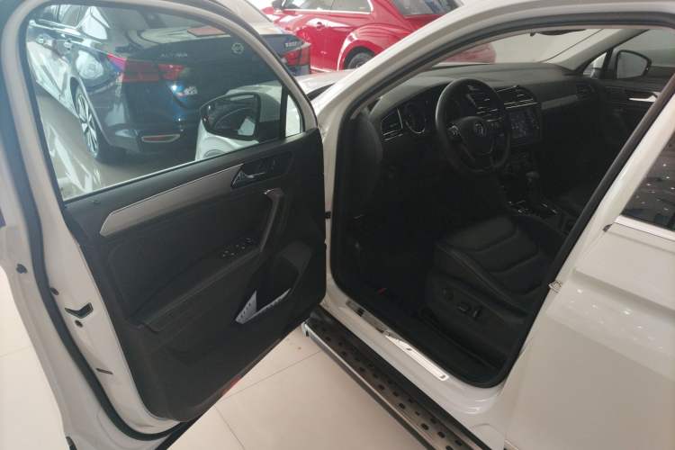 Used Volkswagen Tiguan L 2017 330TSI Automatic Two-Wheel Drive Luxury Edition
