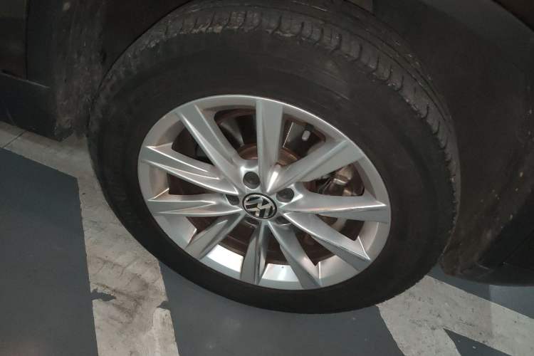 Used Volkswagen Tiguan 2015 1.8TSI Automatic Two-Wheel Drive Comfort Edition Right Front Wheel Hub