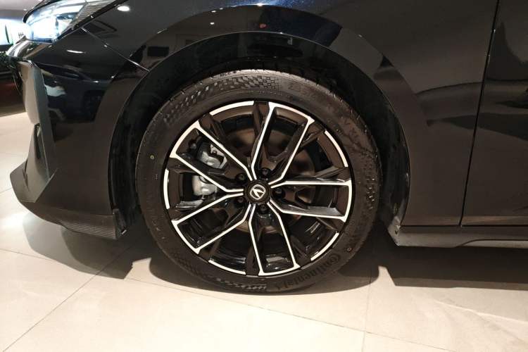 Used CHANGAN UNI-V iDD 2024 Blue Whale Smart Electric iDD 136km ZhiKu Model
