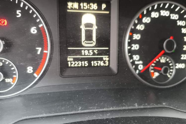 Used Volkswagen Golf 2011 1.4TSI Cross Golf Odometer Close Up