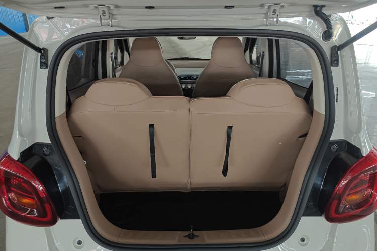 Used Wuling Hongguang MINIEV 2025 Four-Door Version Advanced Edition Trunk