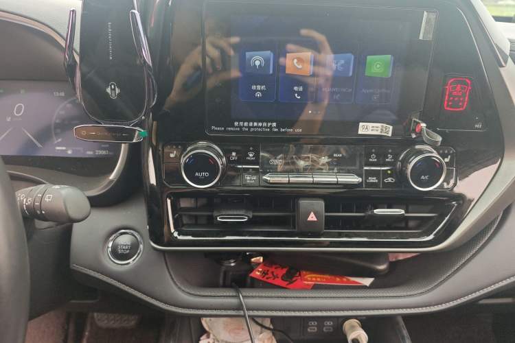 Used Toyota Crown Kluger 2022 2.0T Four-Wheel Drive Enjoyment Edition Audio And AC Panel