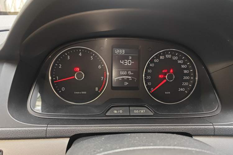 Used Volkswagen Gran Lavida 2013 1.6L Manual Comfort Model
