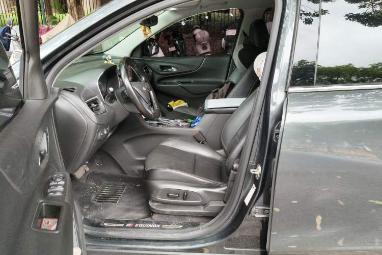 Used Chevrolet Equinox 2017 550T Automatic All-Wheel-Drive Top-Tier Version Left Front Seat