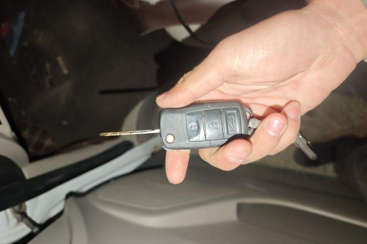 Used FORTHING Lingzhi 2016 M3 1.6L 7-Seater Comfort Model China IV Standard Vehicle Key