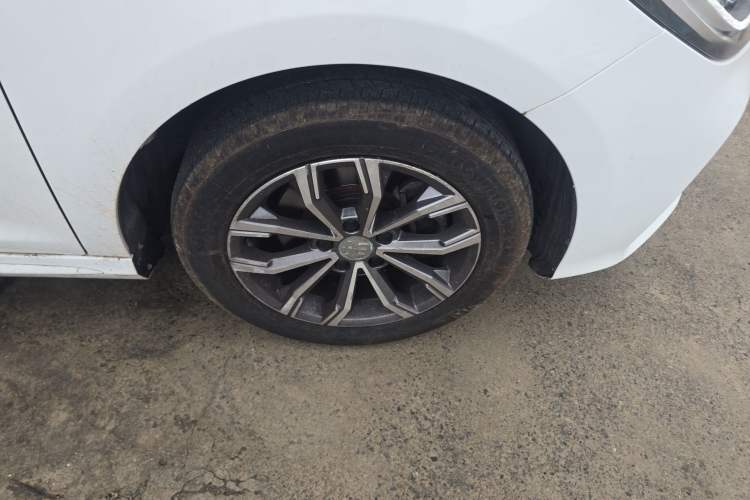 Used BYD Song MAX 2019 1.5T Automatic Smart Connect Ruiyi Sunroof Model 7 Seats China VI Standard Right Front Wheel Hub