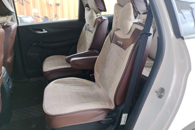 Used Baojun 730 2019 1.5L Manual Fashion Model 7-seater China VI