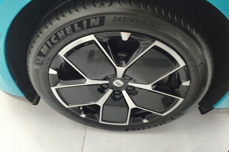 Used Xiaomi Auto SU7 2024 Rear-Drive Standard Founder Edition
