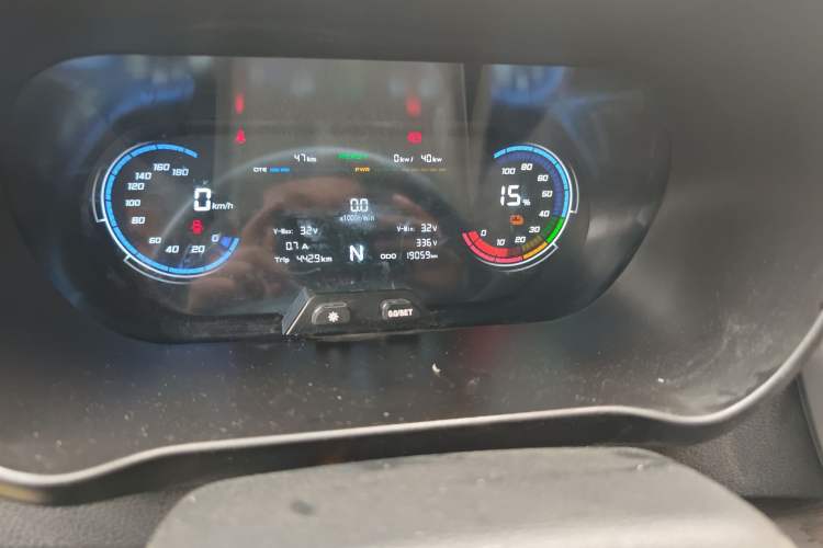 Used CHANGAN KAICHENG Ruixing EM80 2025 Passenger Version Comfort Edition 6-Seater 300 km Dual-Swing Doors
