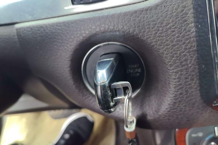 Used Volkswagen Touareg 2011 3.0 TSI Comfort Version Vehicle Key