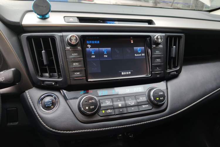 Used Toyota RAV4 2016 2.0L CVT Two-Wheel Drive Fashion Edition China V Standard
