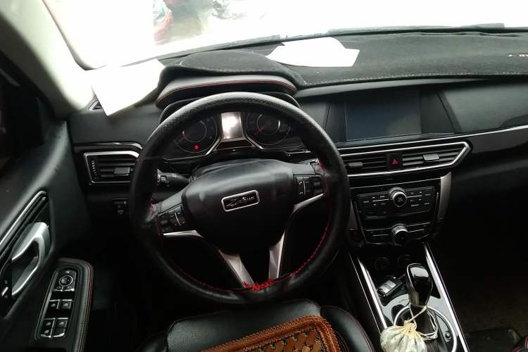 Used Zotye Domy X5 2015 1.5T CVT Landlord Model China IV Standard Steering Wheel