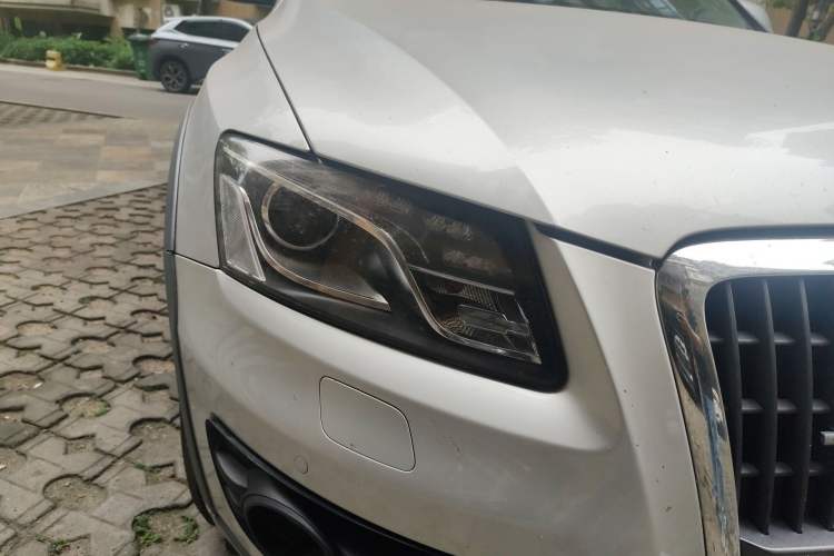 Used Audi Q5 2011 2.0TFSI Comfort Version Right Front Headlight