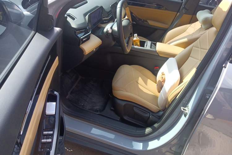 Used Geely Galaxy L6 2023 60km PLUS Driver Seat