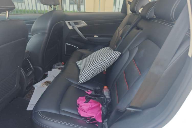 Used Geely Auto Emgrand X7 Sport 2018 1.8TD Automatic Two-Wheel Drive Smart Connect 4G Internet Edition Left Rear Seat