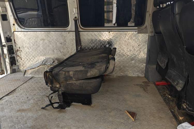 Used SAIC MAXUS Xintu V80 2021 2.0T Manual Classic Aoyuntong Short Wheelbase Mid-Roof 5/6-Seater