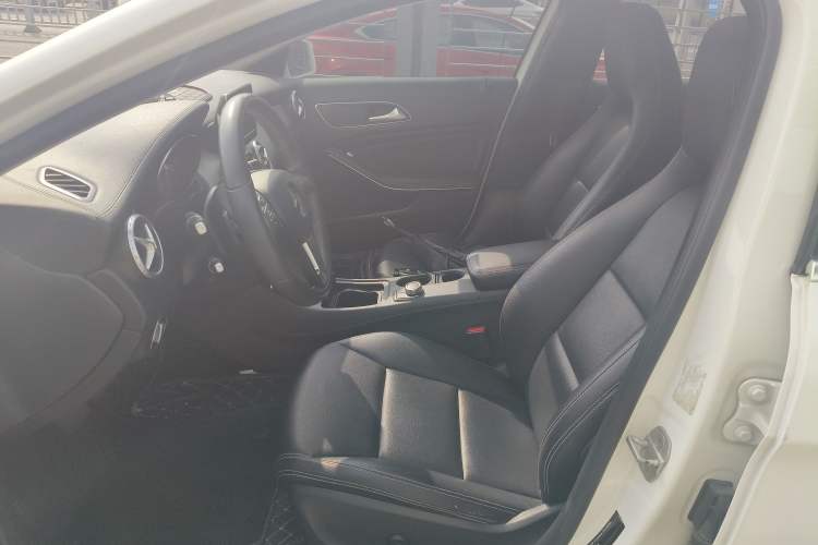 Used Mercedes-Benz GLA 2015 GLA 200 Fashion Model Left Front Seat