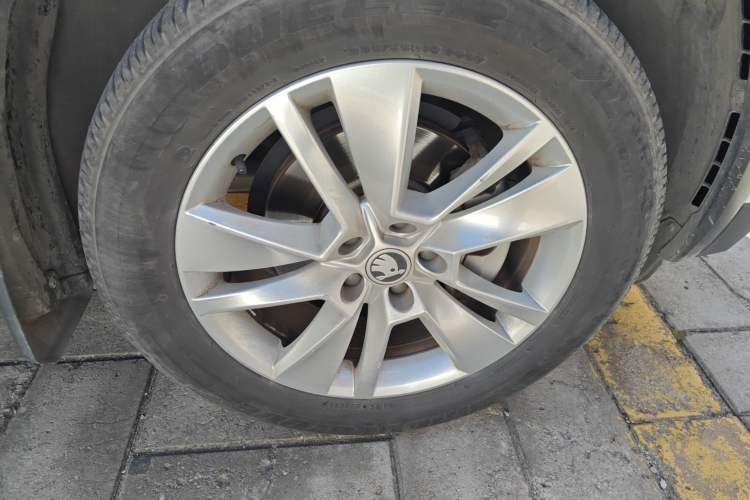 Used Skoda Kodiaq 2018 Facelifted TSI330 5-Seater Two-Wheel-Drive Luxury Enjoyment Edition
