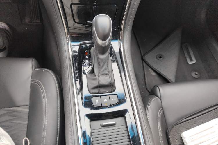 Used Cadillac ATS-L 2017 28T Tech Edition Gear Lever