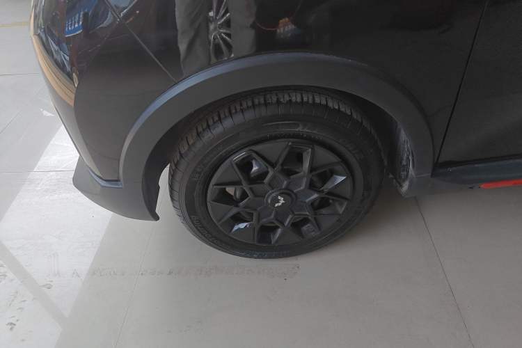 Used Wuling Hongguang MINIEV 2022 GAMEBOY 200km Gaming Edition with Lithium Iron Phosphate Left Front Wheel Hub