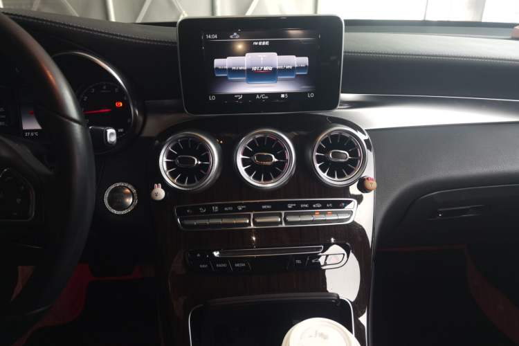 Used Mercedes-Benz GLC 2019 GLC 260 L 4MATIC Dynamic Model Audio And AC Panel