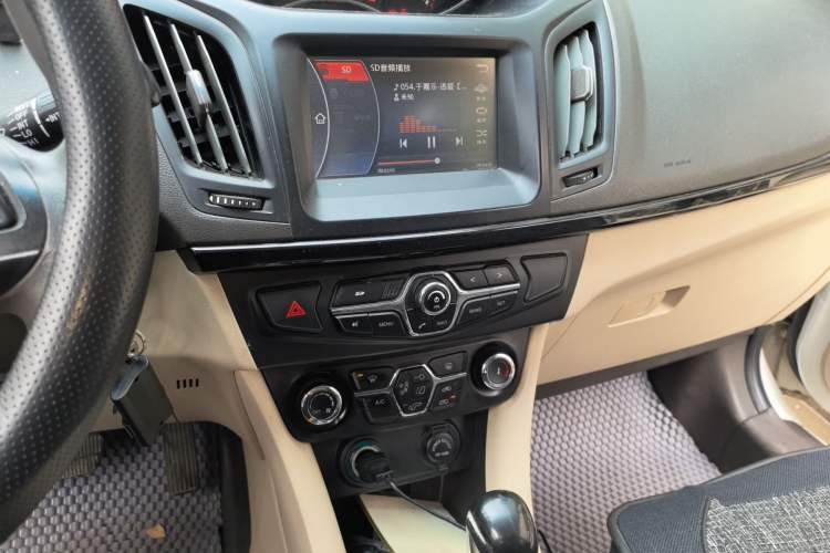 Used Chery Arrizo M7 2015 2.0L CVT Wide Enjoyment Edition 232 Seats Audio And AC Panel