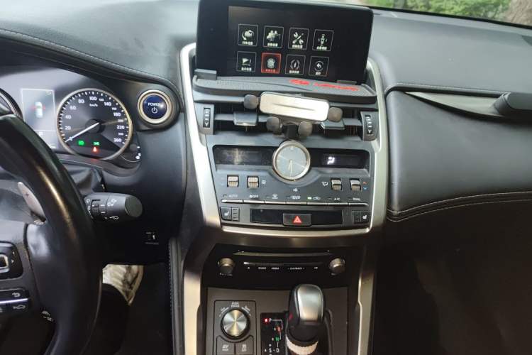 Used Lexus NX 2020 300h Front-Drive FENGSHANG Version China V Standard Audio And AC Panel