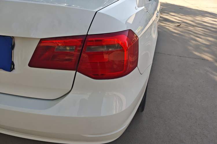 Used Volkswagen Jetta 2015 1.6L Automatic Fashion Model Exterior 3