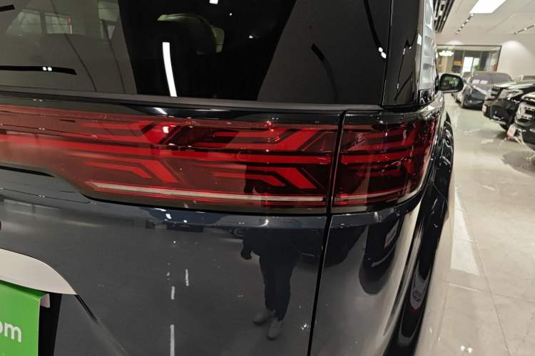 Used Denza D9 2025 DM-i Intelligent Drive 1020 Four-Wheel Drive Prestige Model